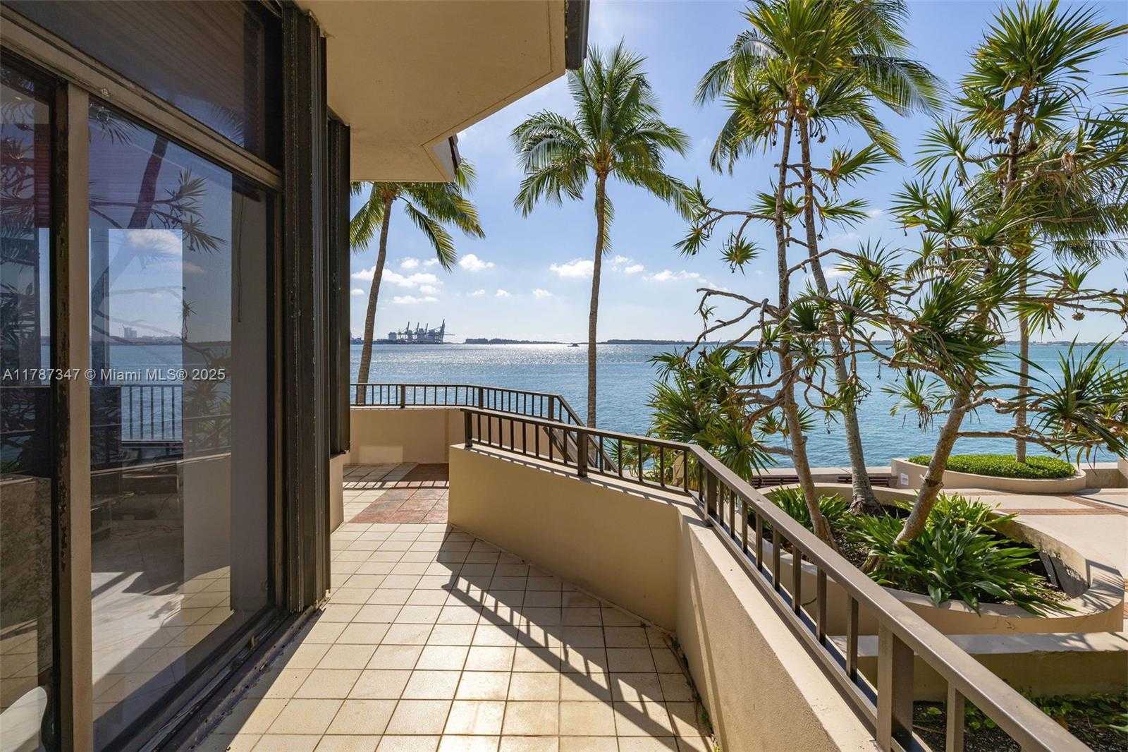 Small Image of 520 Brickell Key Dr, Miami, FL 33131, USA Number 34