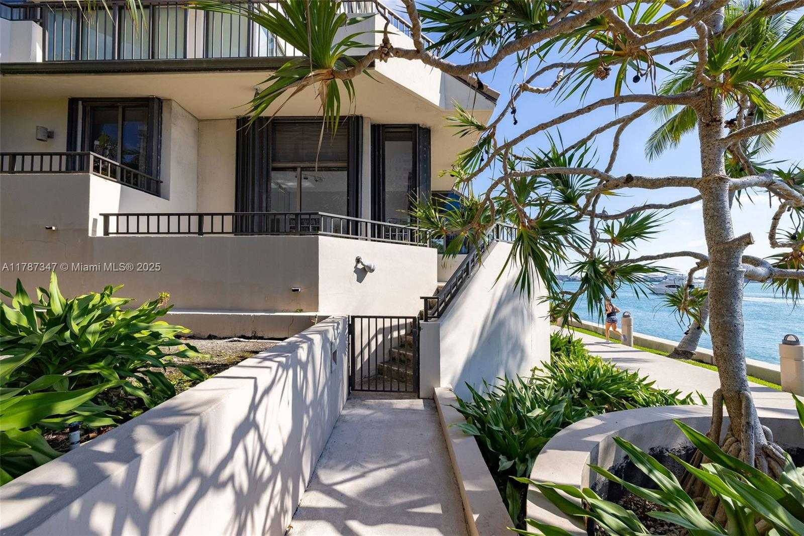 Small Image of 520 Brickell Key Dr, Miami, FL 33131, USA Number 35