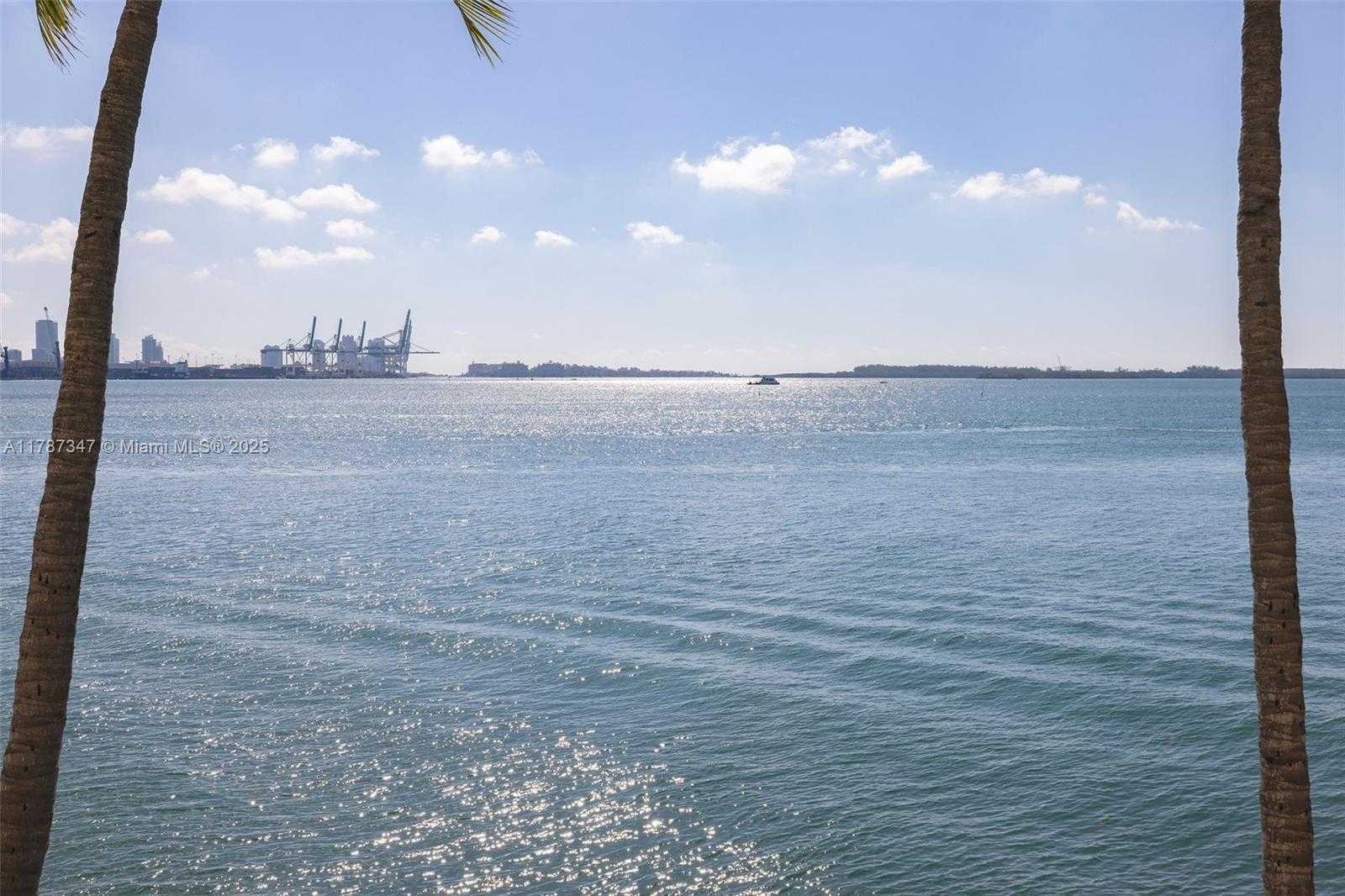 Small Image of 520 Brickell Key Dr, Miami, FL 33131, USA Number 37