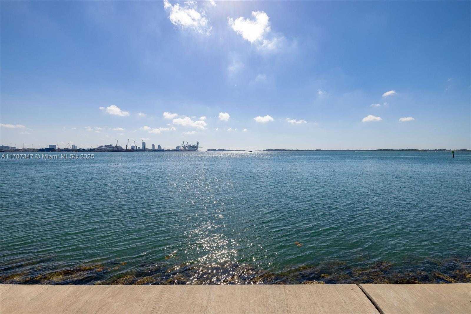 Small Image of 520 Brickell Key Dr, Miami, FL 33131, USA Number 39