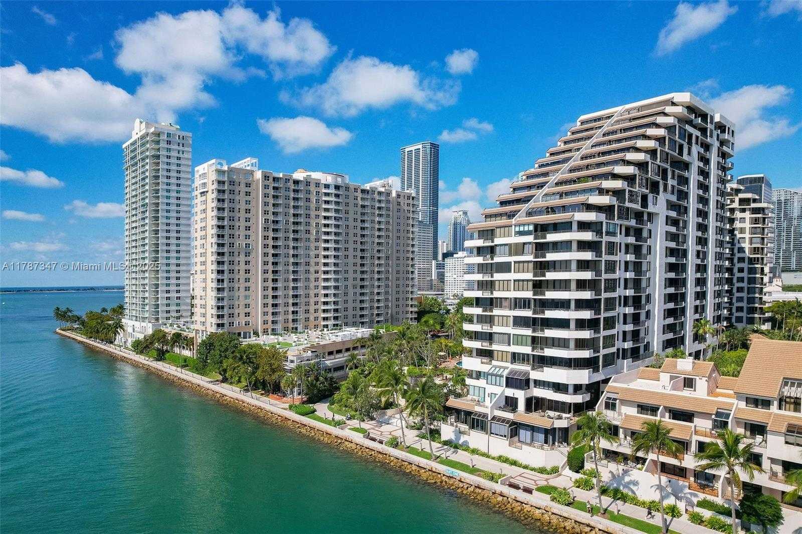 Small Image of 520 Brickell Key Dr, Miami, FL 33131, USA Number 4