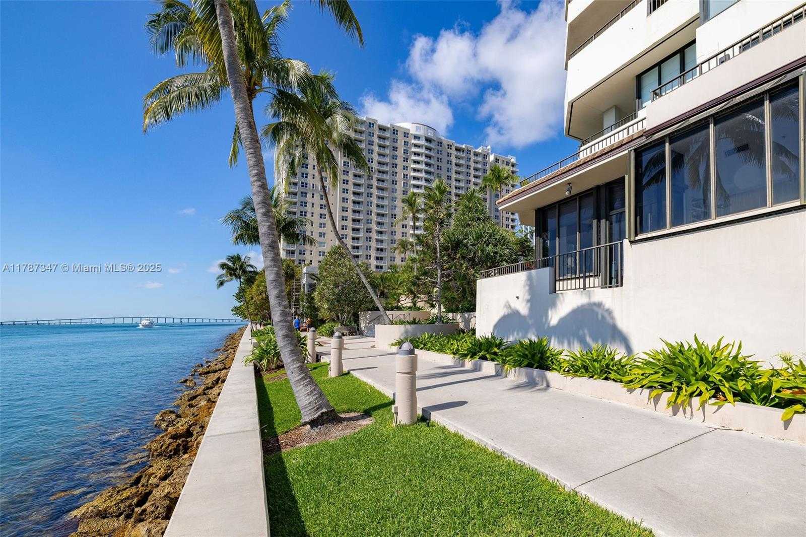Small Image of 520 Brickell Key Dr, Miami, FL 33131, USA Number 43