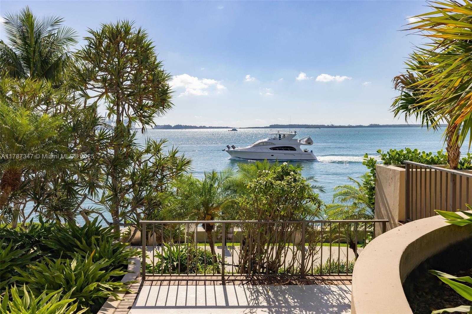 Small Image of 520 Brickell Key Dr, Miami, FL 33131, USA Number 44