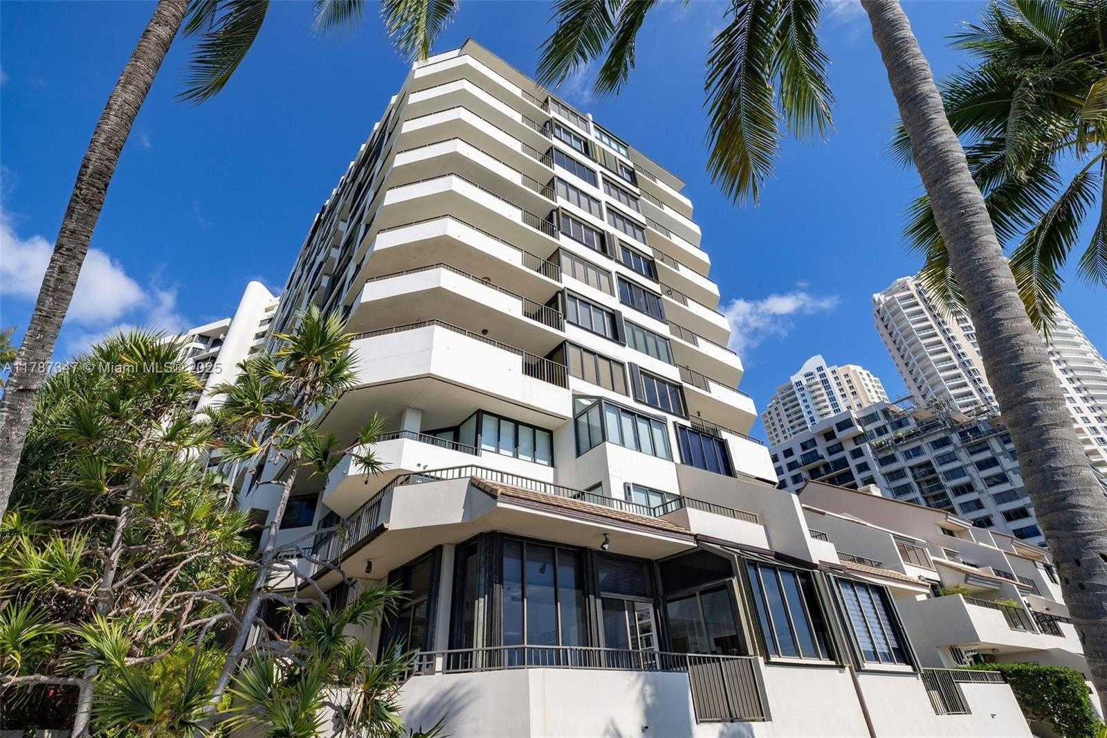 Small Image of 520 Brickell Key Dr, Miami, FL 33131, USA Number 45