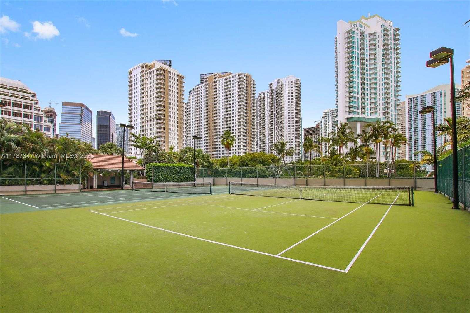 Small Image of 520 Brickell Key Dr, Miami, FL 33131, USA Number 49