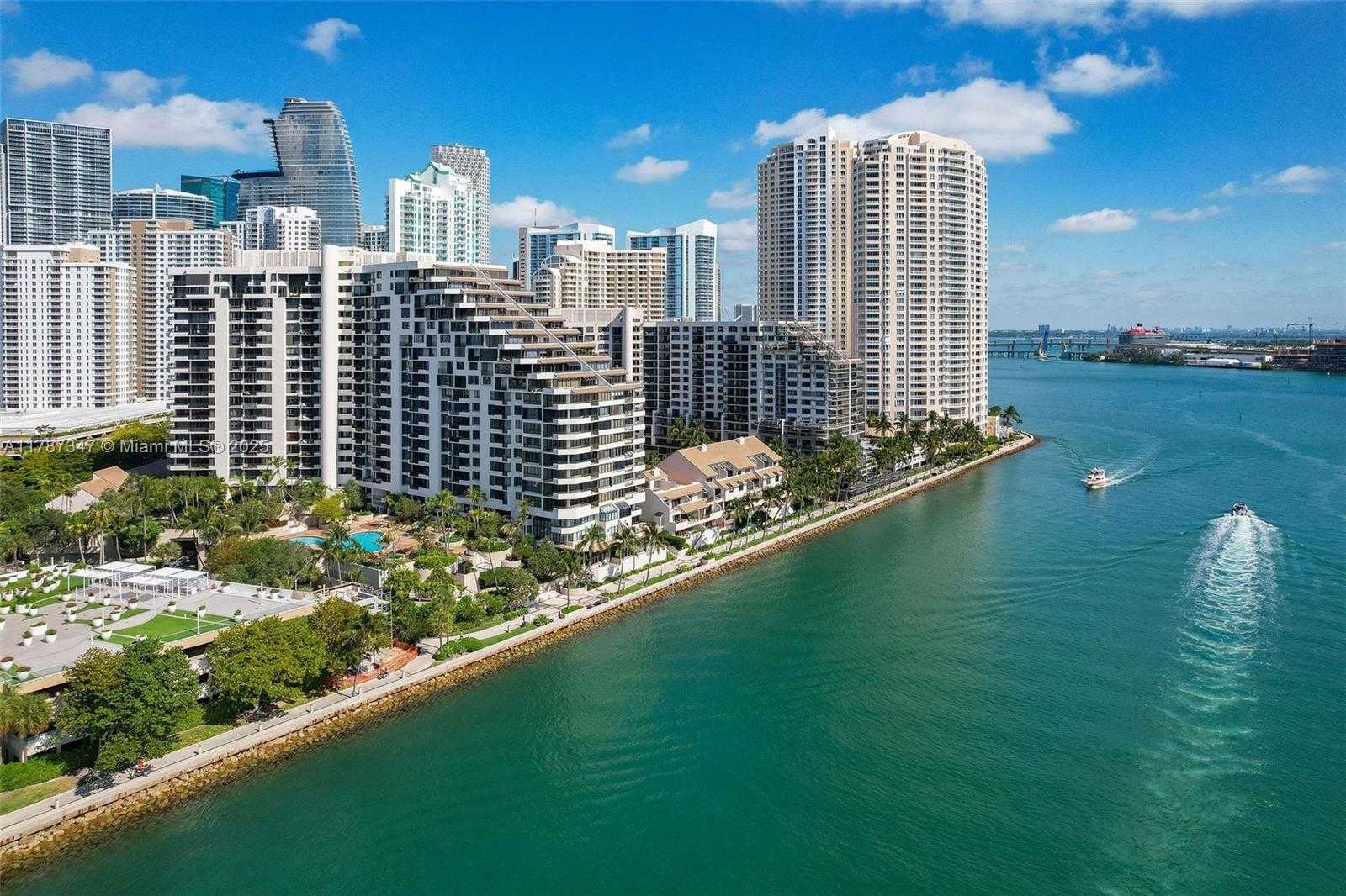 Small Image of 520 Brickell Key Dr, Miami, FL 33131, USA Number 5