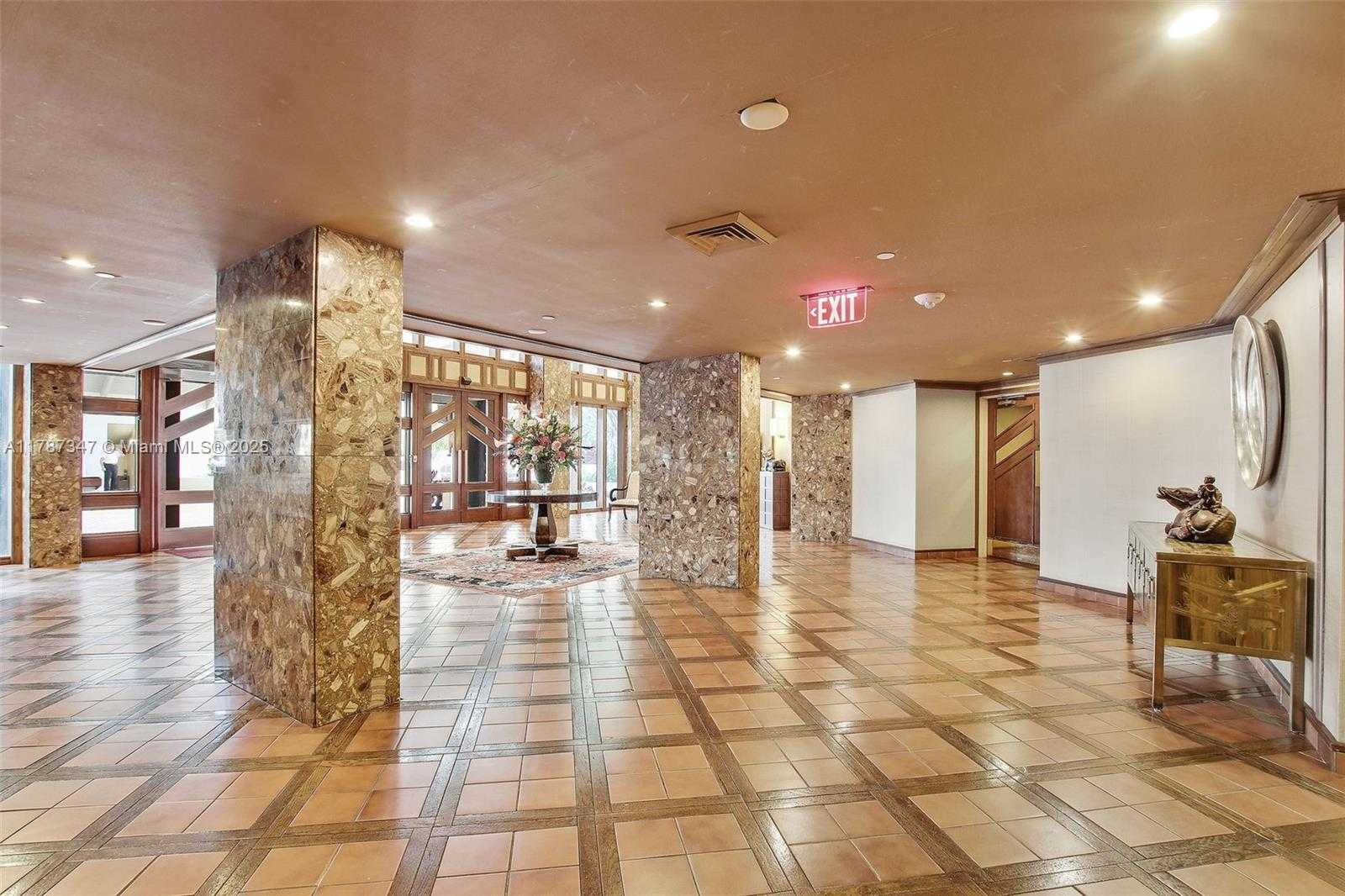 Small Image of 520 Brickell Key Dr, Miami, FL 33131, USA Number 50