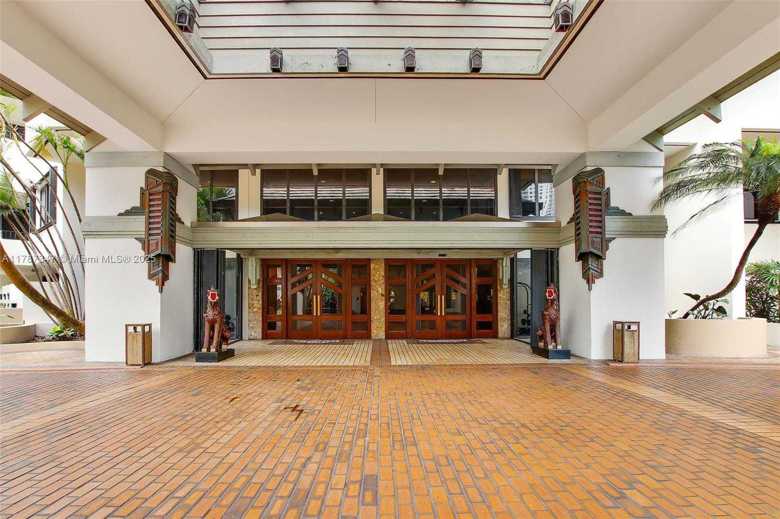 Small Image of 520 Brickell Key Dr, Miami, FL 33131, USA Number 51