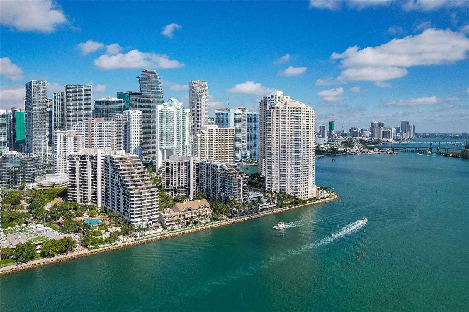 Small Image of 520 Brickell Key Dr, Miami, FL 33131, USA Number 6
