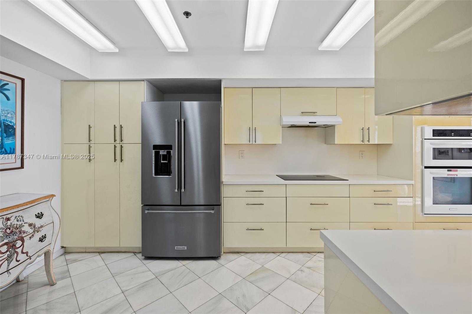 Small Image of 520 Brickell Key Dr, Miami, FL 33131, USA Number 8