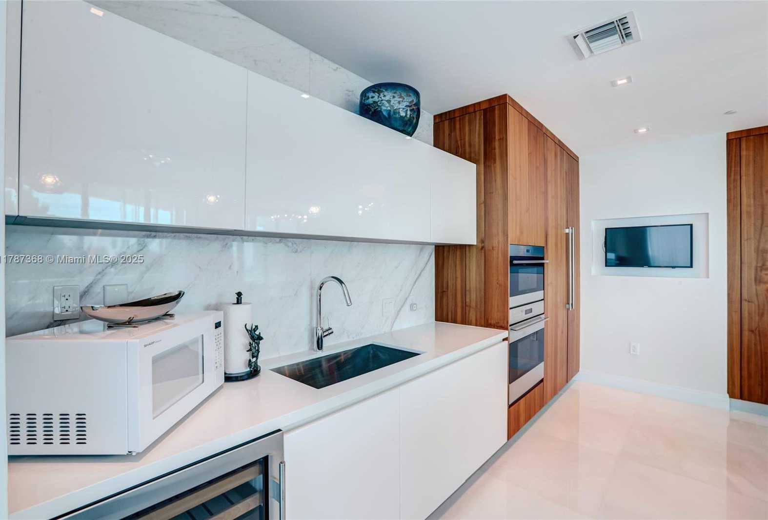 Small Image of 701 NORTH FORT LAUDERDALE BEACH BOULEVARD #405, Fort Lauderdale Number 24