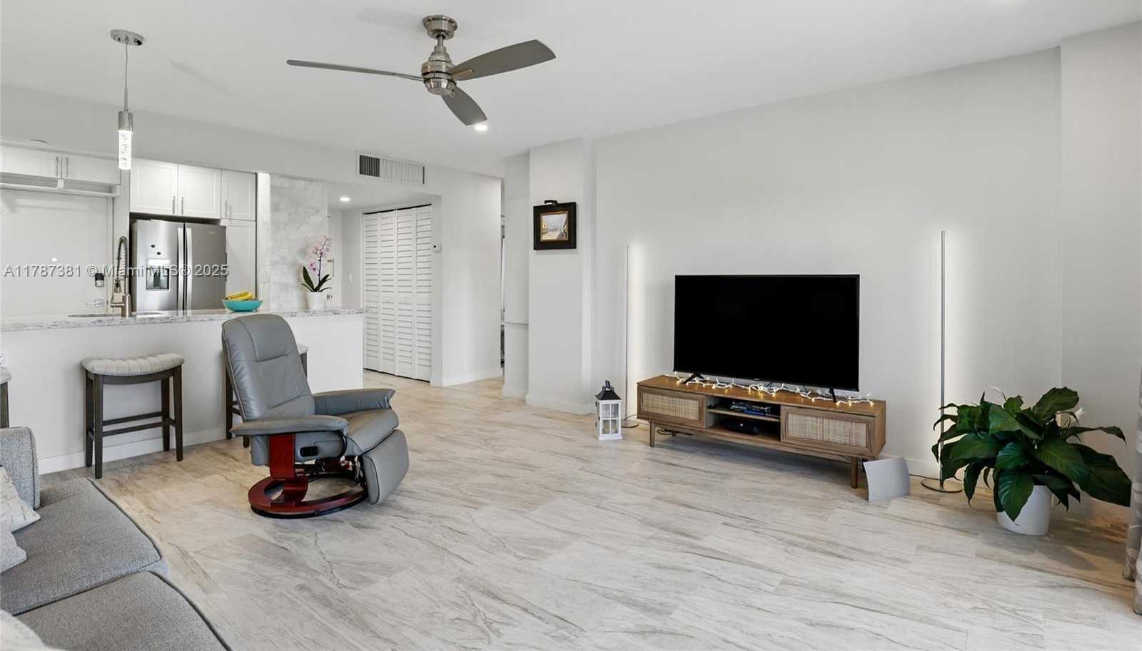 Small Image of 1831 NORTH EAST 38TH ST #402, Oakland Park Number 6