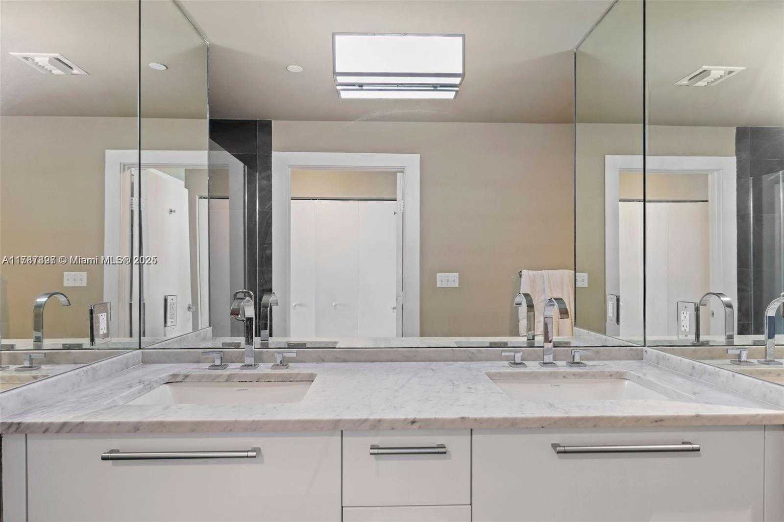 Small Image of 900 BISCAYNE BLVD #2410, Miami Number 16