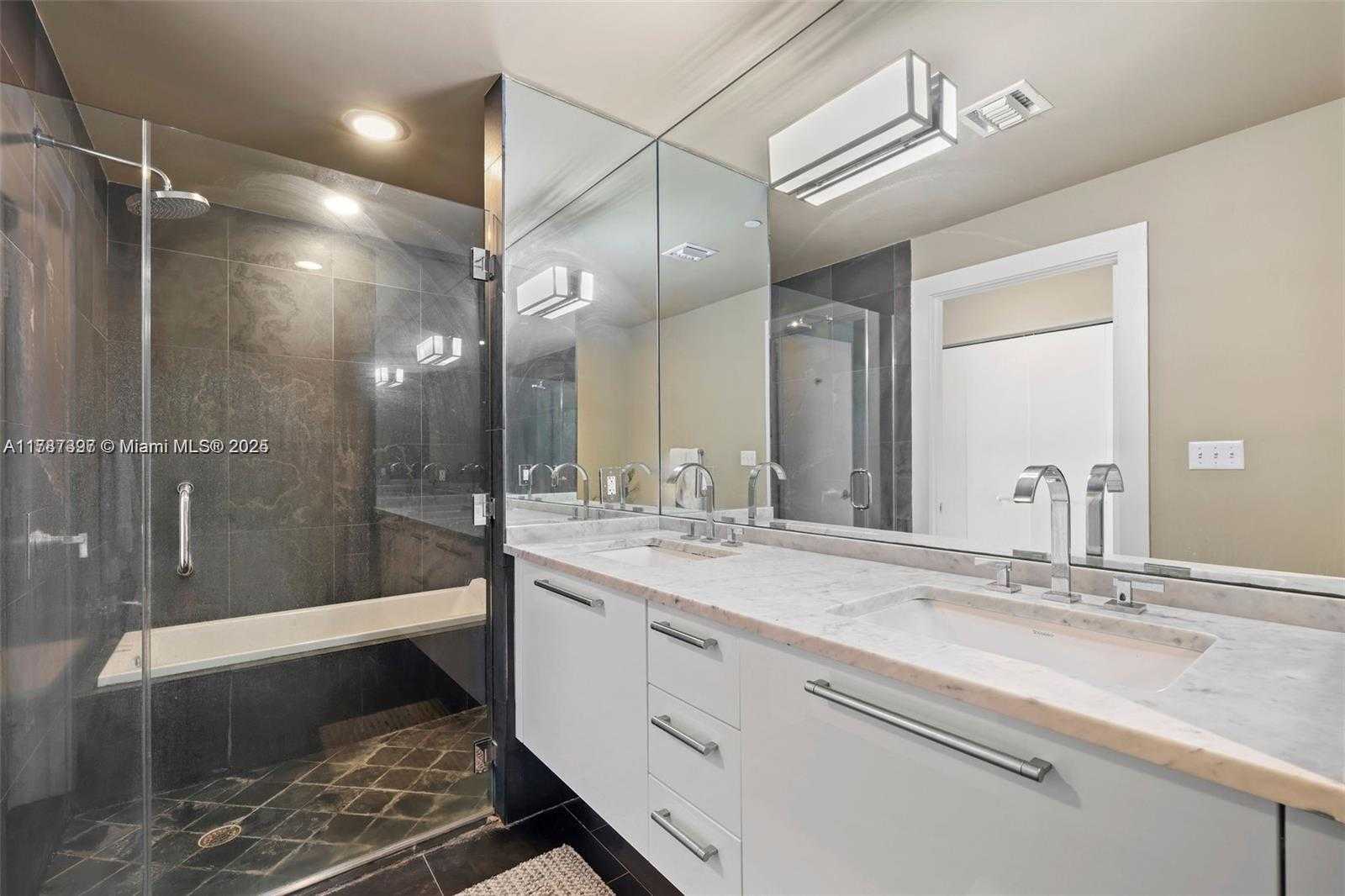 Small Image of 900 BISCAYNE BLVD #2410, Miami Number 17