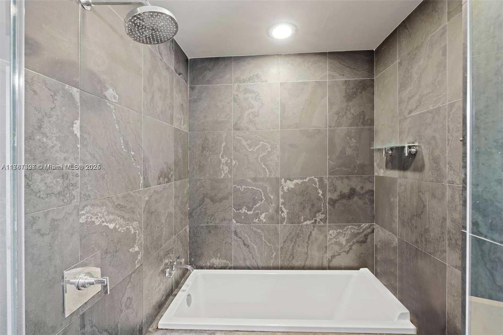 Small Image of 900 BISCAYNE BLVD #2410, Miami Number 18