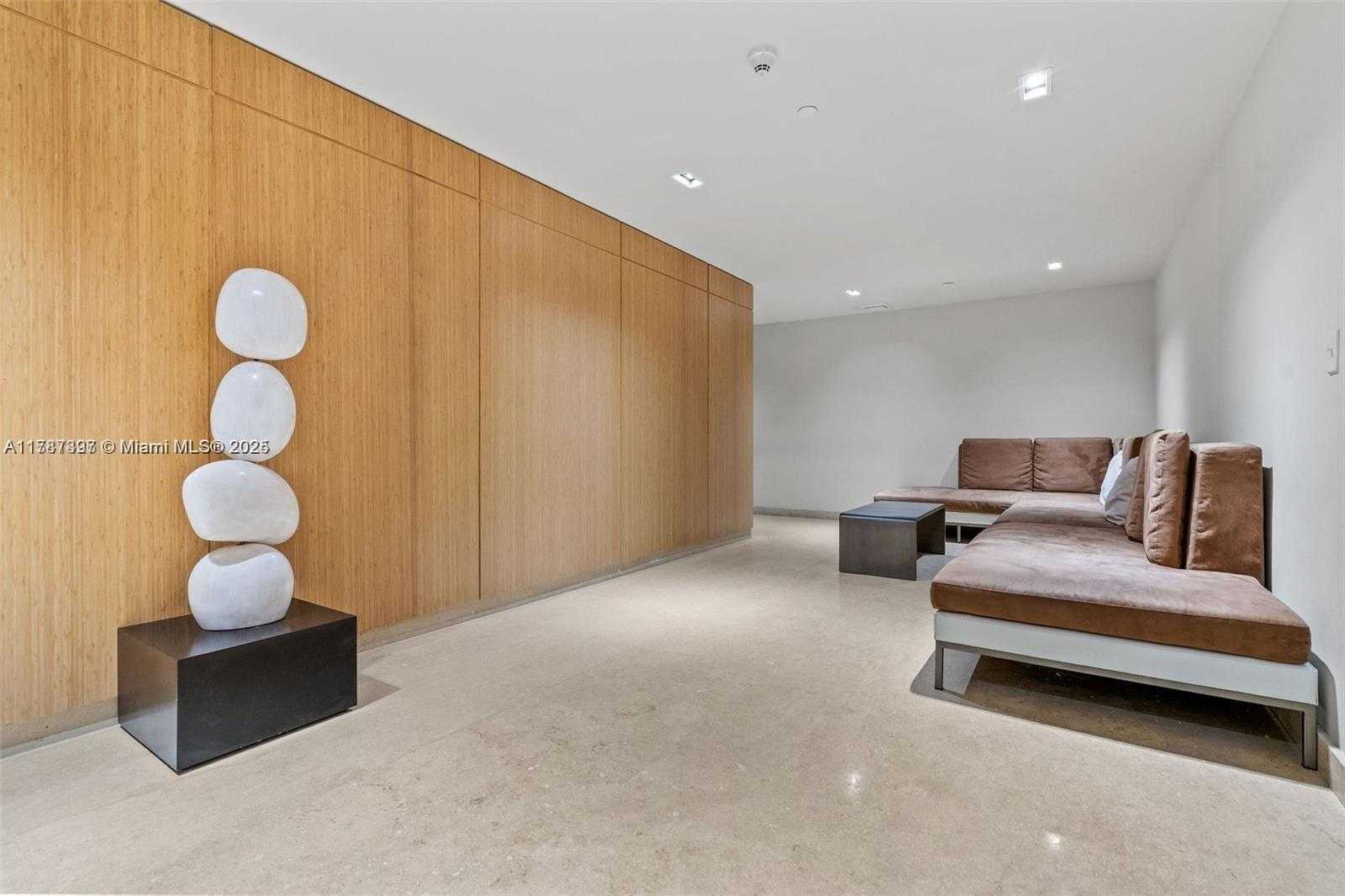 Small Image of 900 BISCAYNE BLVD #2410, Miami Number 23