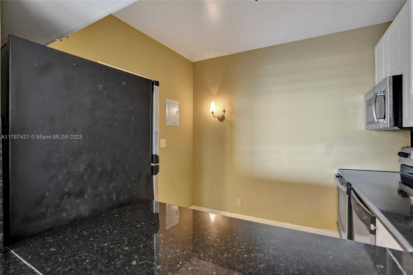 Small Image of 1455 NORTH TREASURE DR #7F, North Bay Village Number 13