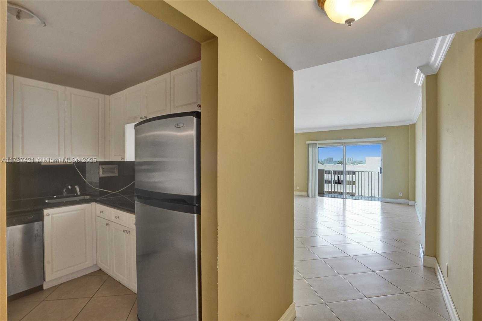 Small Image of 1455 NORTH TREASURE DR #7F, North Bay Village Number 14