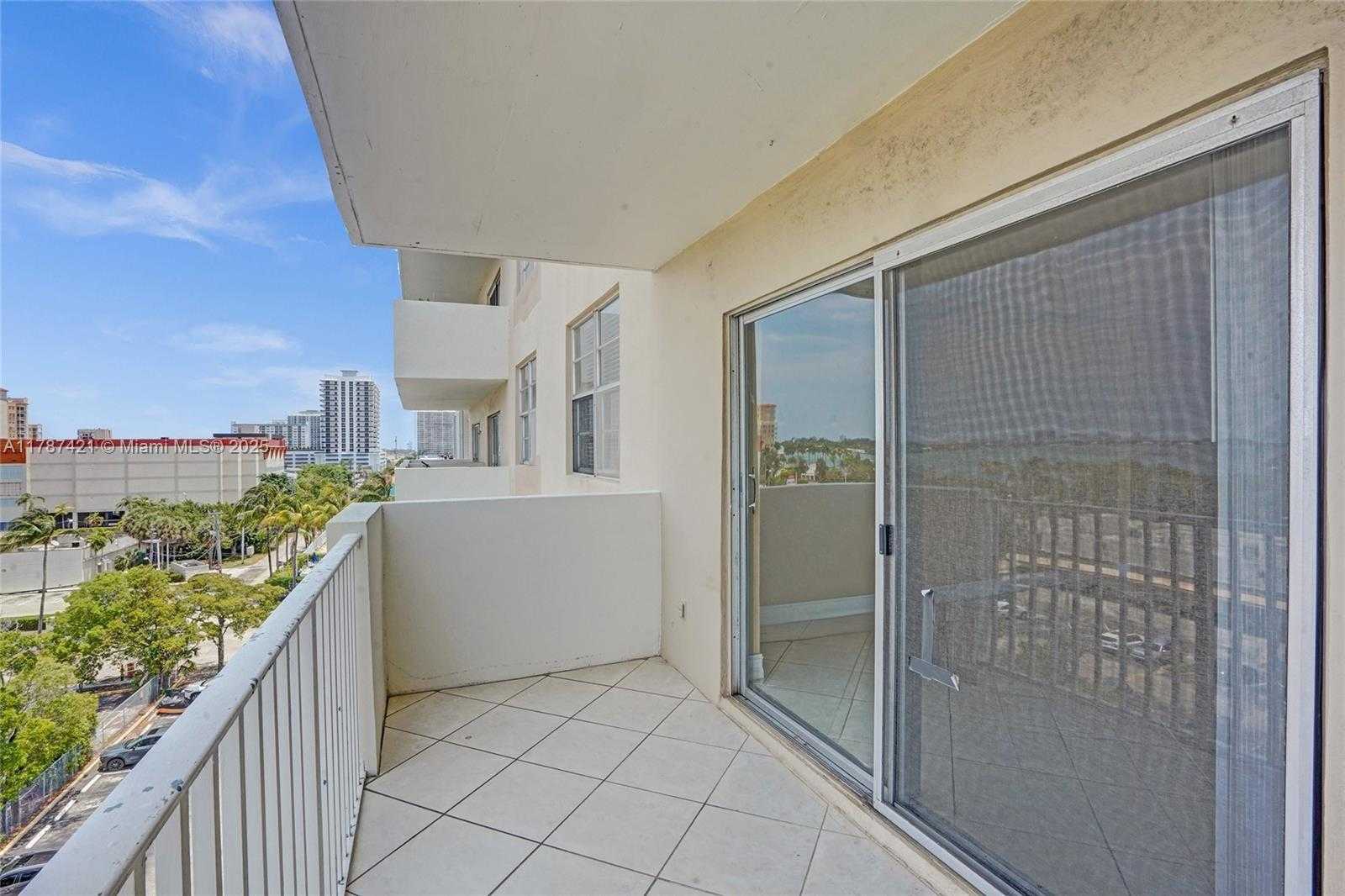 Small Image of 1455 NORTH TREASURE DR #7F, North Bay Village Number 20