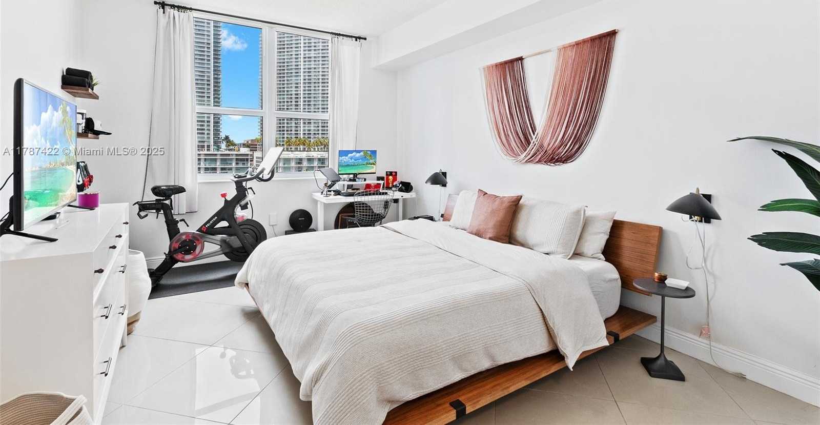 Small Image of 31 SOUTH EAST 5 ST #1009, Miami Number 16