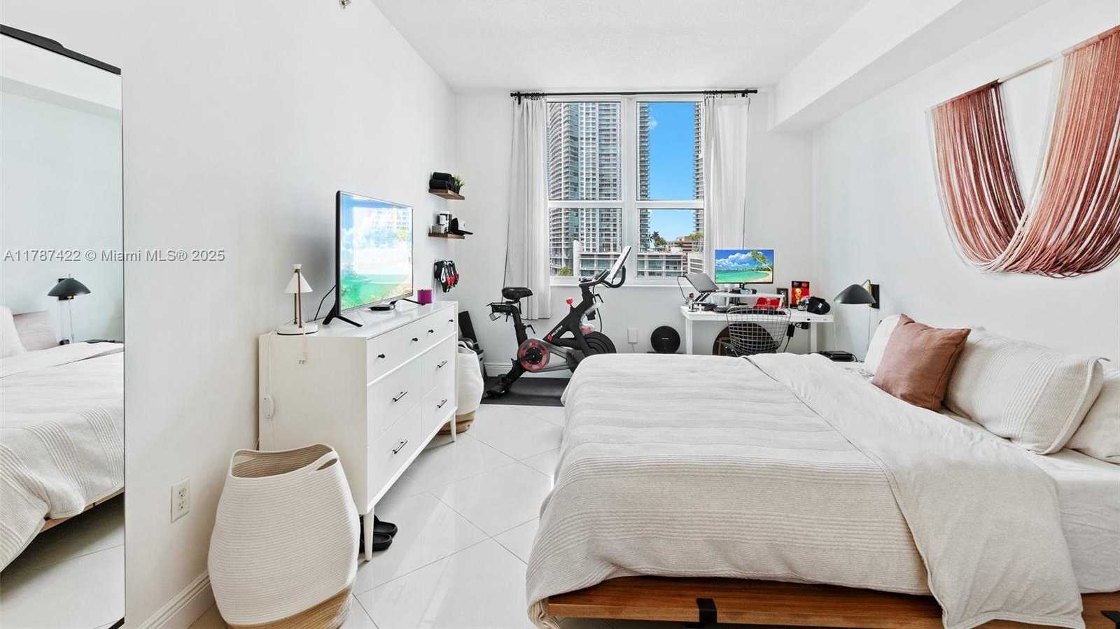 Small Image of 31 SOUTH EAST 5 ST #1009, Miami Number 17