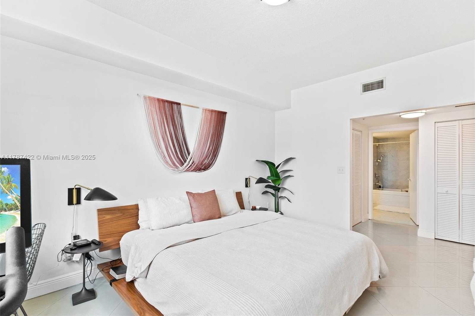 Small Image of 31 SOUTH EAST 5 ST #1009, Miami Number 18