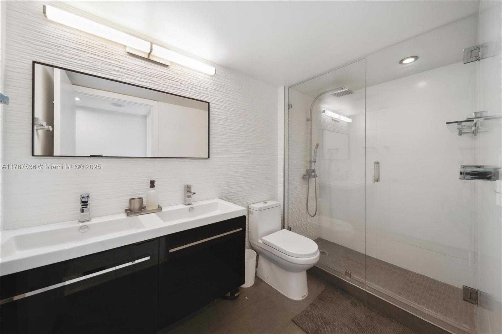 Small Image of 21055 YACHT CLUB DR #3101, Aventura Number 33