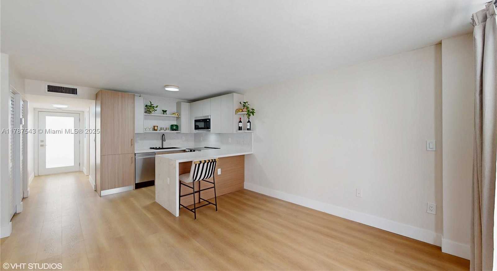 Small Image of 1666 WEST AVE #305, Miami Beach Number 11