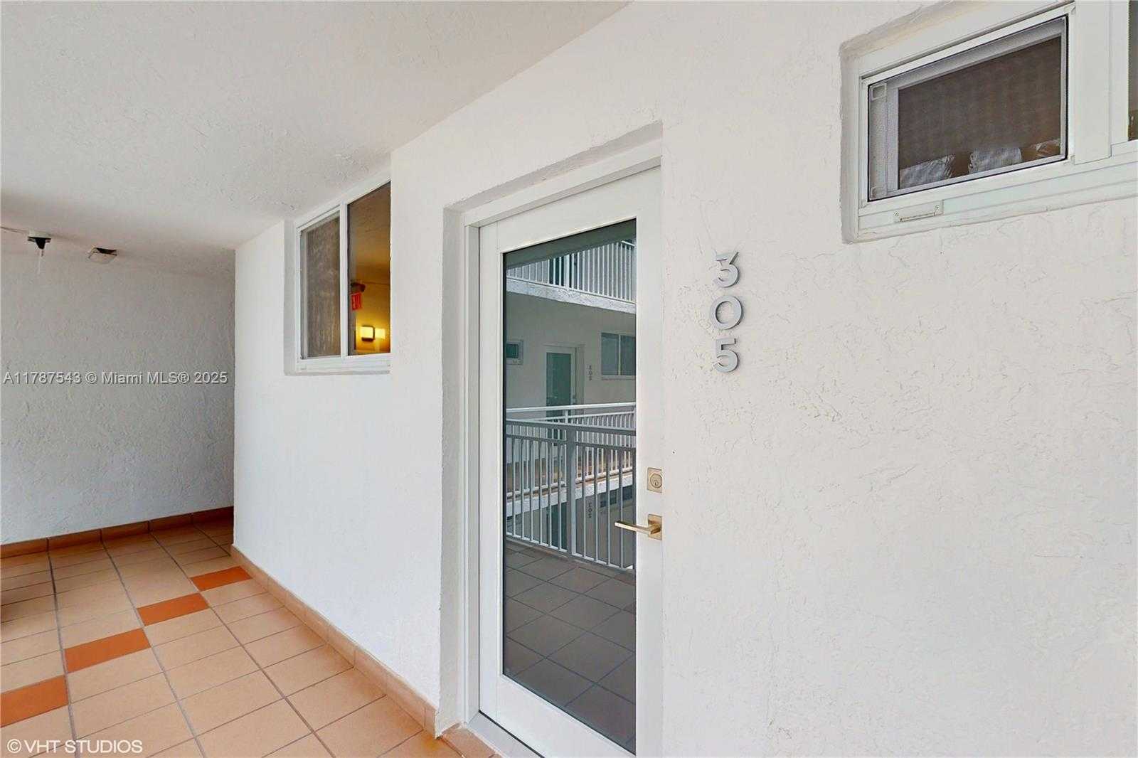Small Image of 1666 WEST AVE #305, Miami Beach Number 2