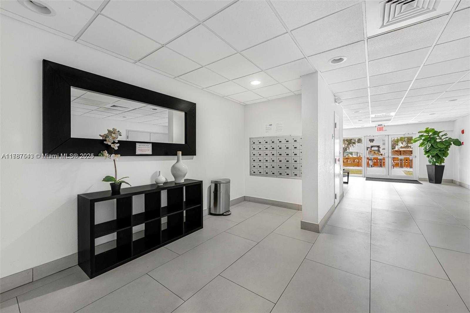 Small Image of 1666 WEST AVE #305, Miami Beach Number 23