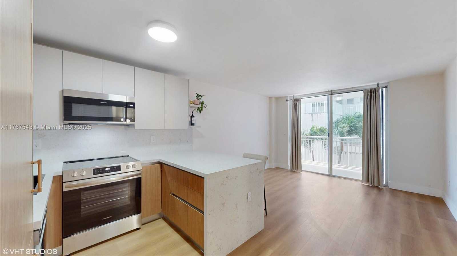 Small Image of 1666 WEST AVE #305, Miami Beach Number 4