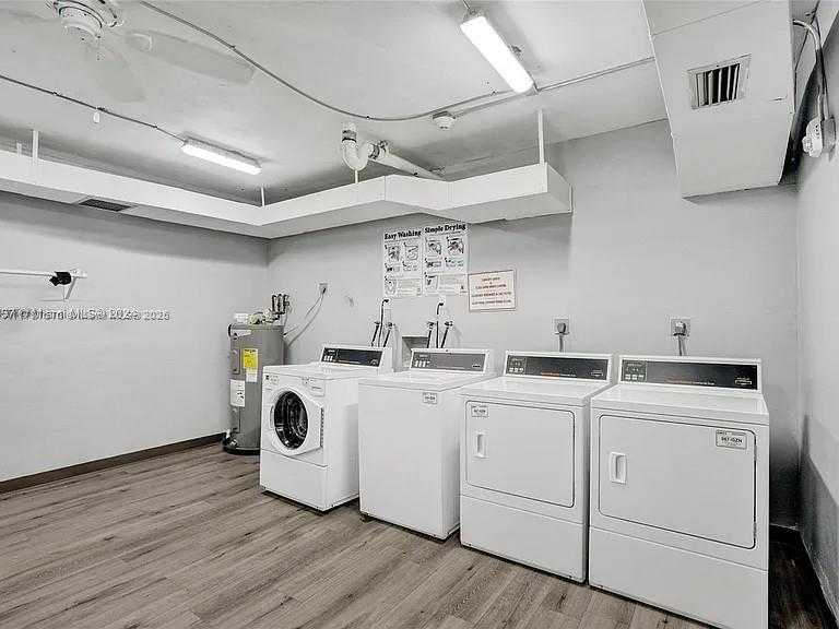 Small Image of 4200 HILLCREST DR #1017, Hollywood Number 18