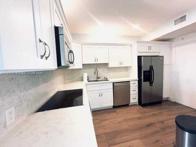 Small Image of 4200 HILLCREST DR #1017, Hollywood Number 29