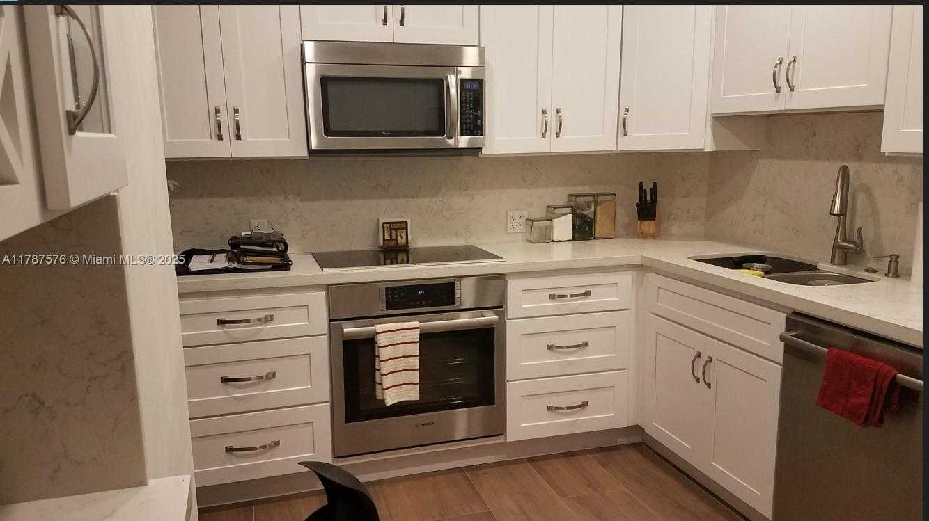 Small Image of 4200 HILLCREST DR #1017, Hollywood Number 32