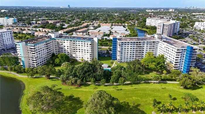 Small Image of 4200 HILLCREST DR #1017, Hollywood Number 35