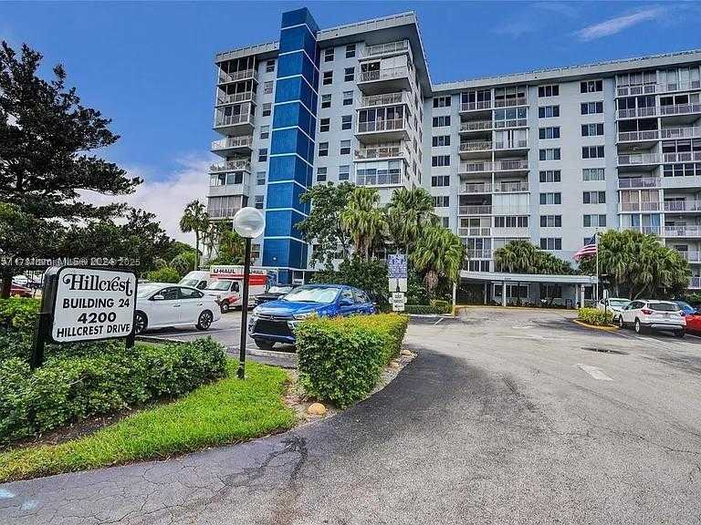 Small Image of 4200 HILLCREST DR #1017, Hollywood Number 42