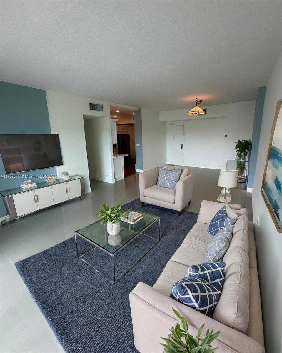 Small Image of 4200 HILLCREST DR #1017, Hollywood Number 5