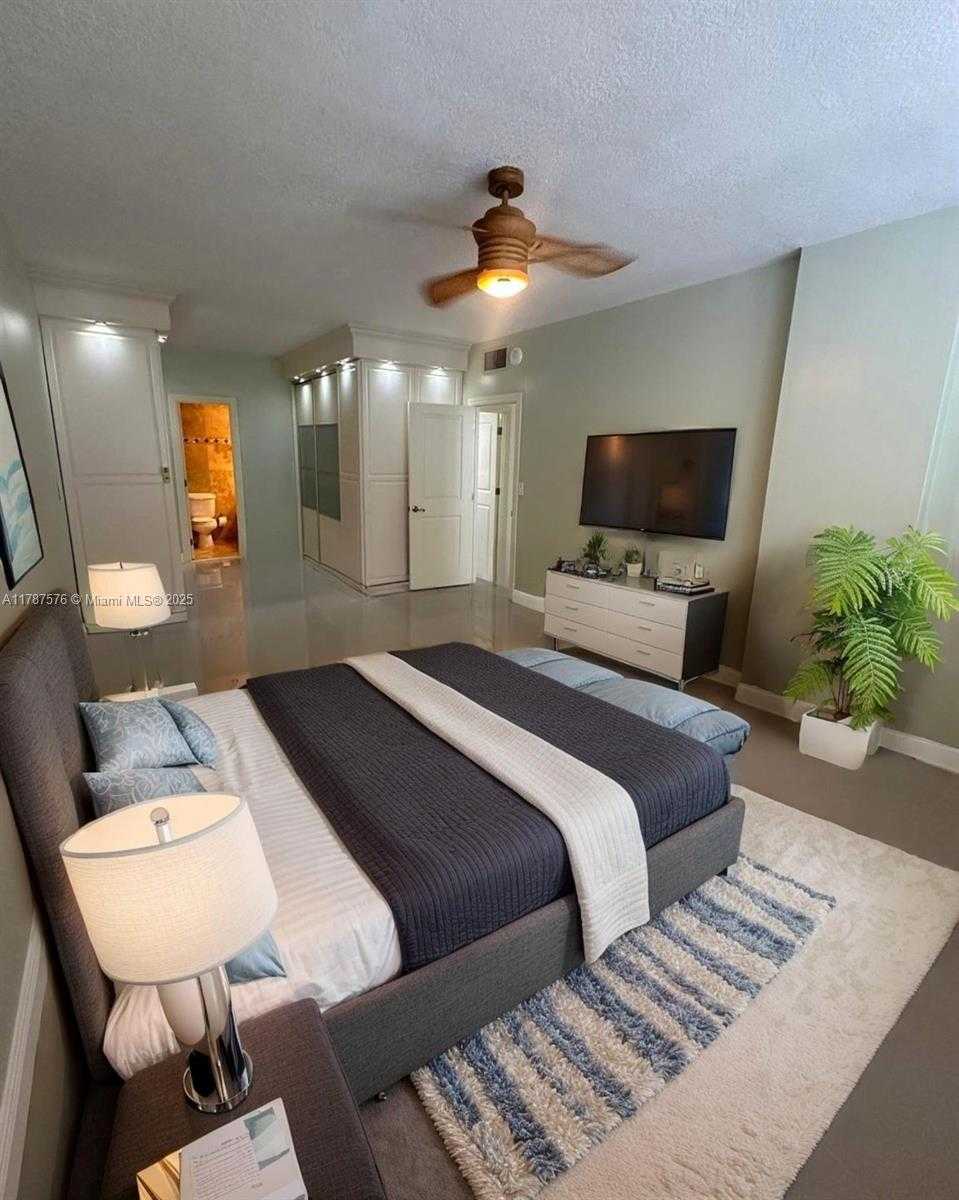 Small Image of 4200 HILLCREST DR #1017, Hollywood Number 7
