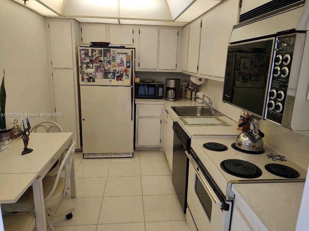 Small Image of 20515 EAST COUNTRY CLUB DR #646, Aventura Number 3