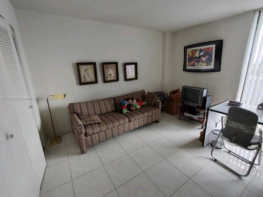 Small Image of 20515 EAST COUNTRY CLUB DR #646, Aventura Number 4