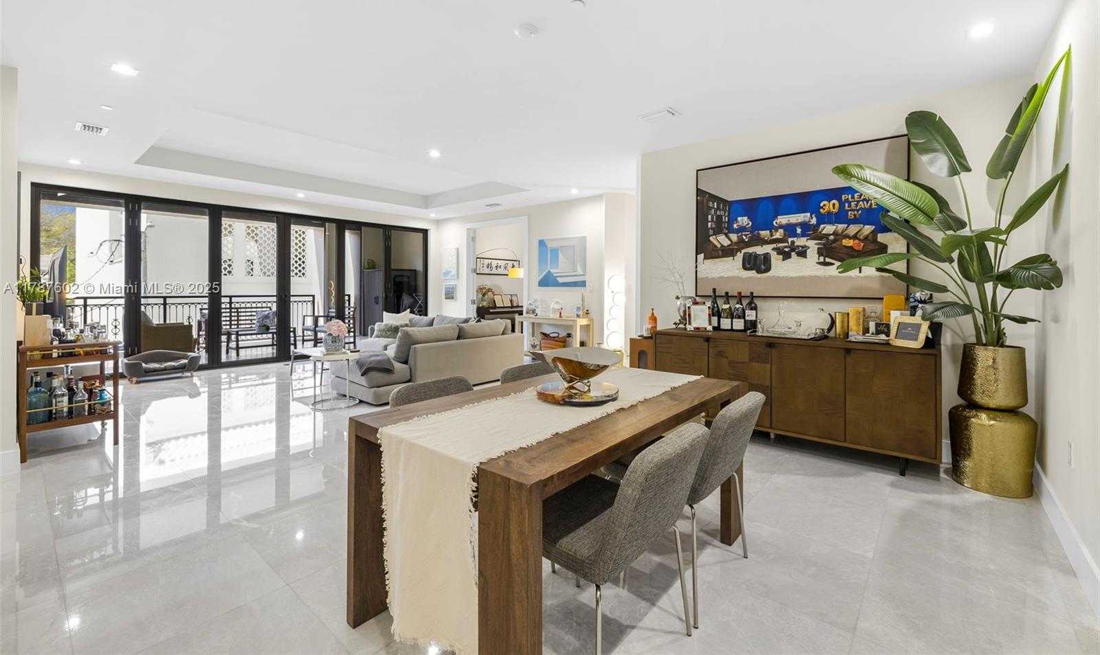 Small Image of 718 VALENCIA AVE #206, Coral Gables Number 10