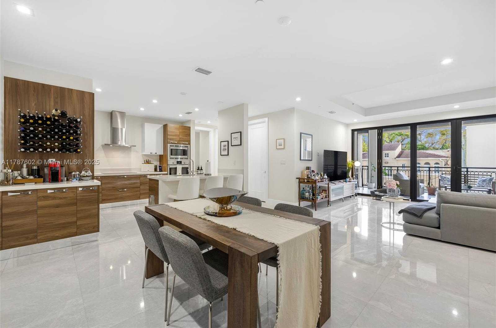 Small Image of 718 VALENCIA AVE #206, Coral Gables Number 11