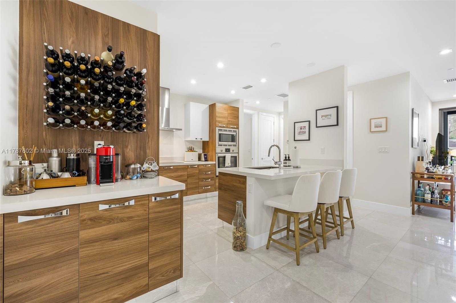 Small Image of 718 VALENCIA AVE #206, Coral Gables Number 12