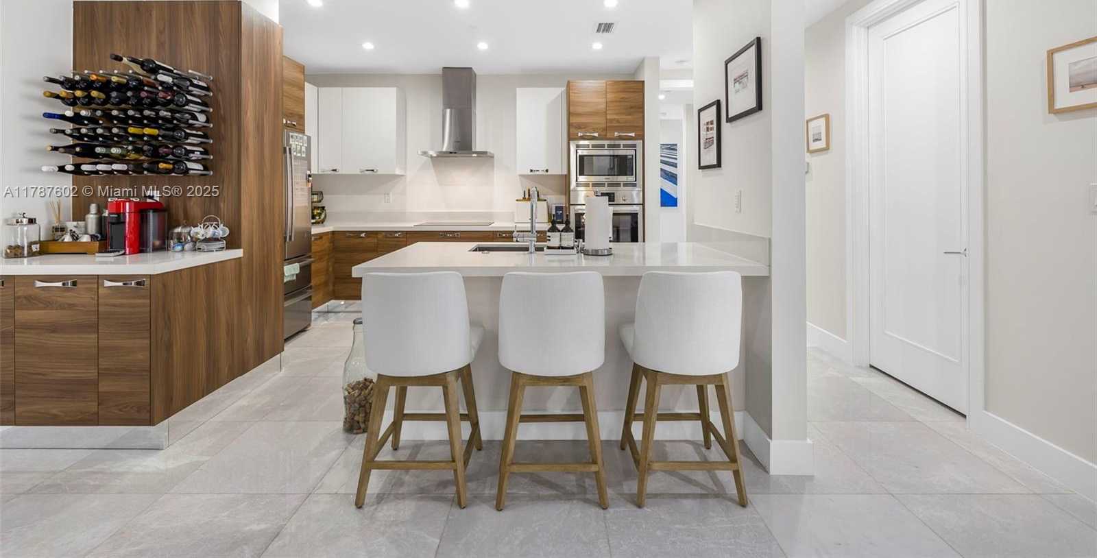 Small Image of 718 VALENCIA AVE #206, Coral Gables Number 13