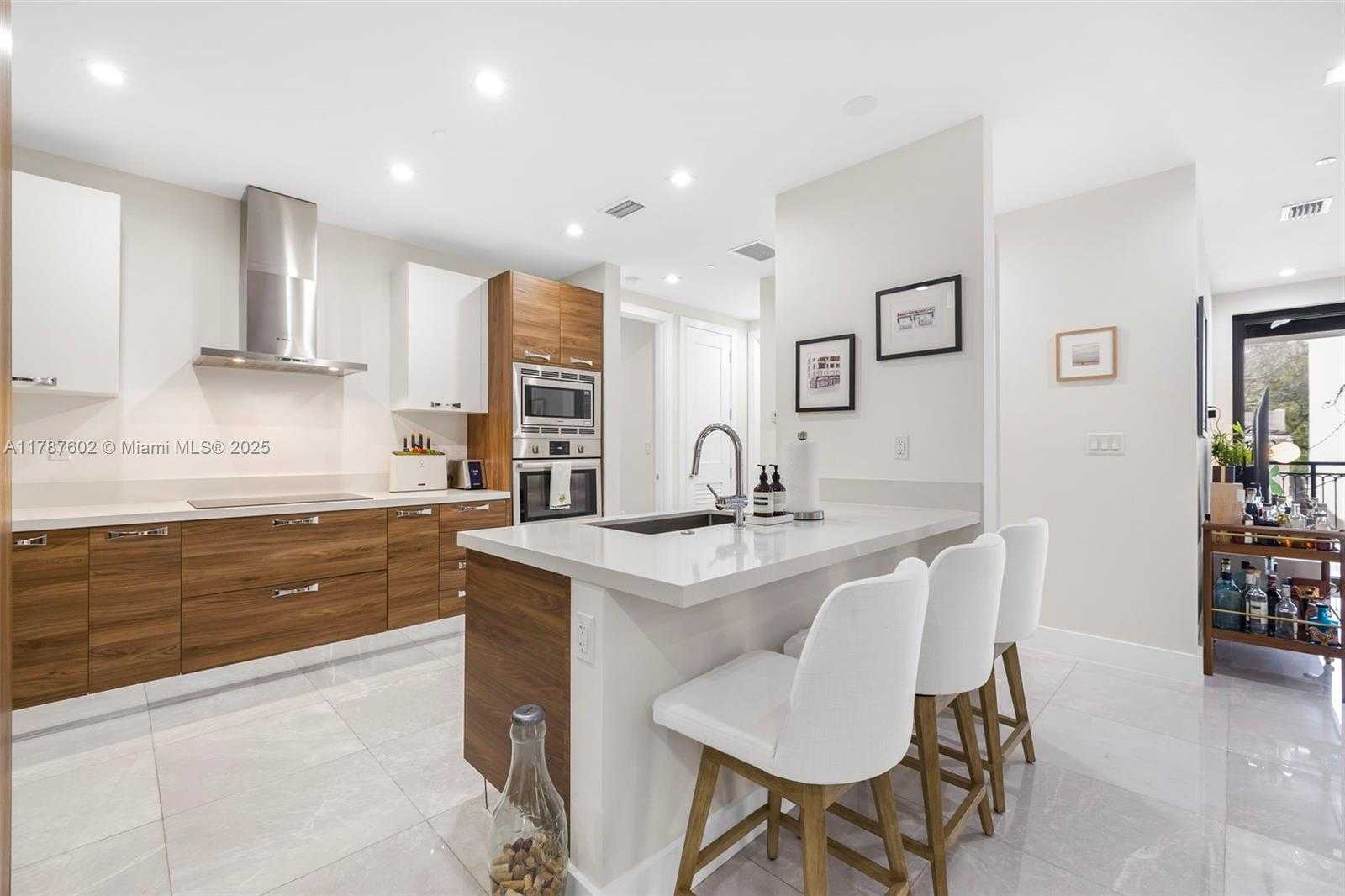 Small Image of 718 VALENCIA AVE #206, Coral Gables Number 14