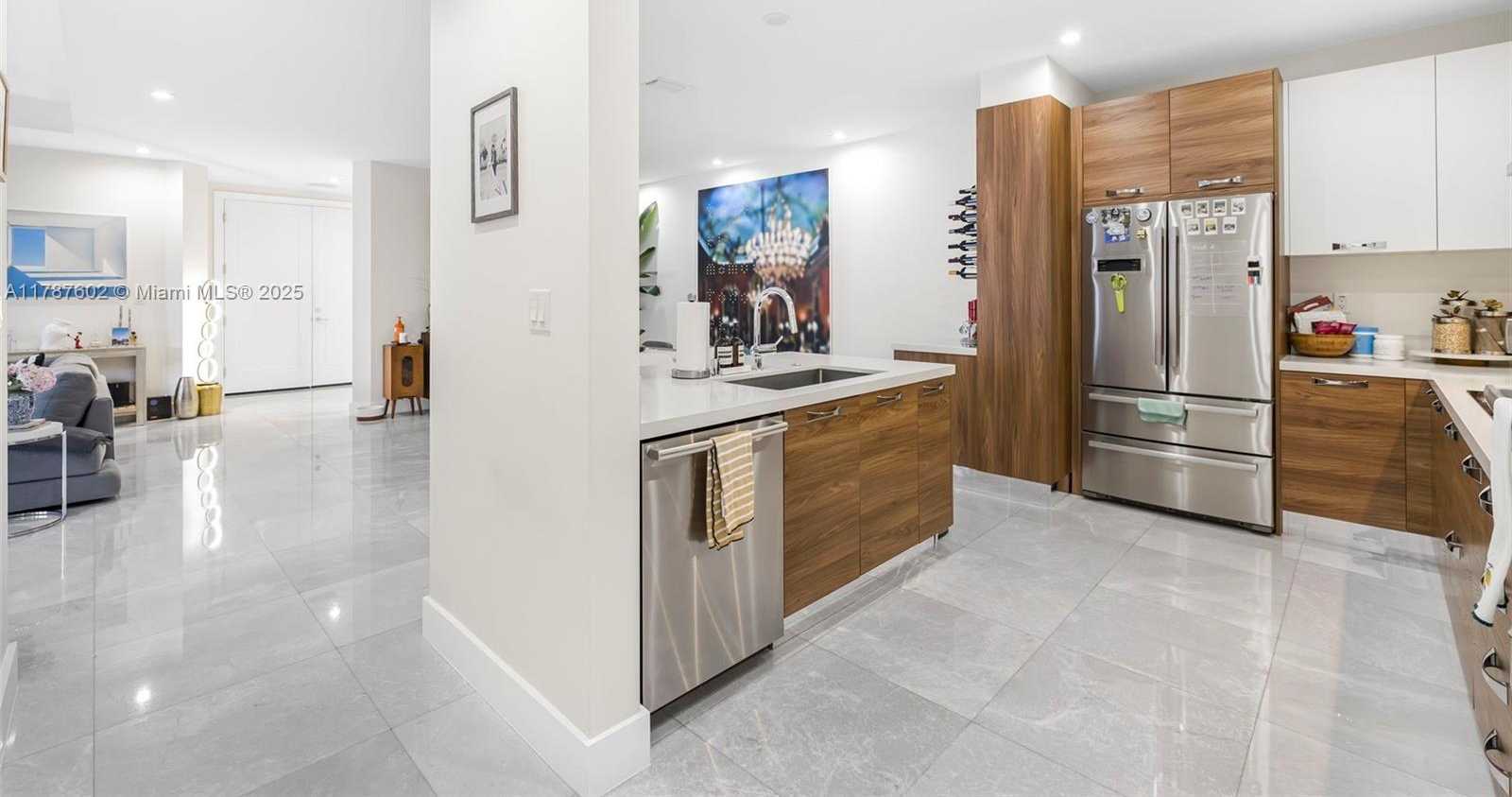 Small Image of 718 VALENCIA AVE #206, Coral Gables Number 18