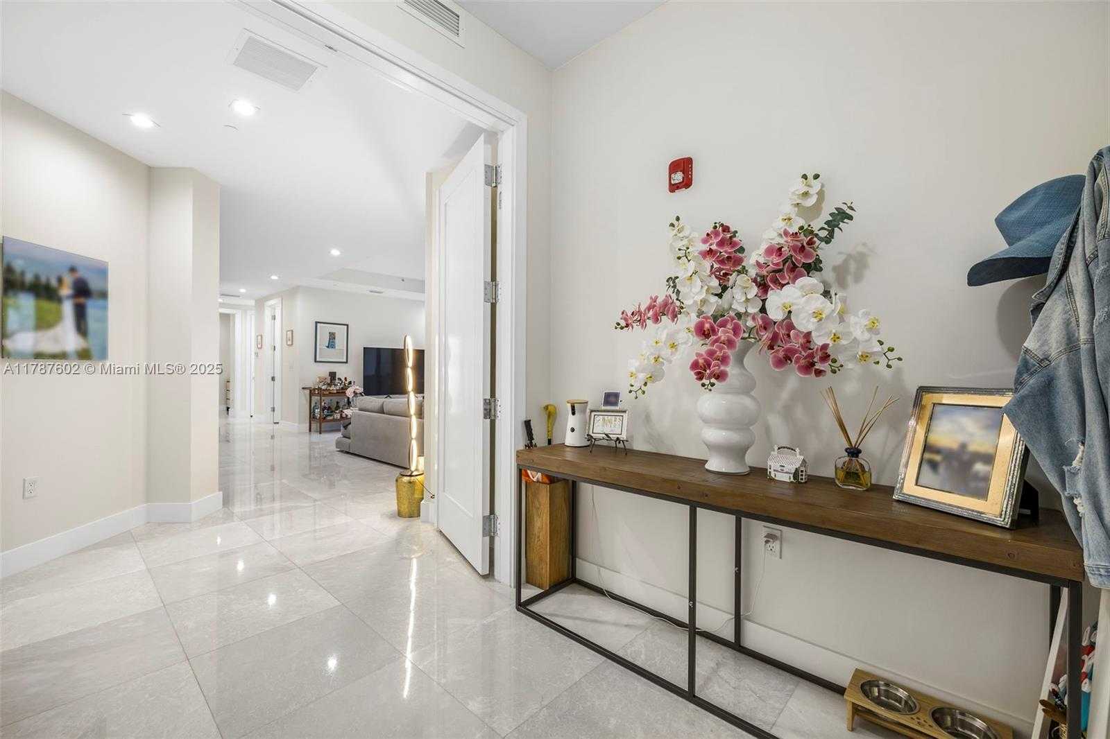 Small Image of 718 VALENCIA AVE #206, Coral Gables Number 2