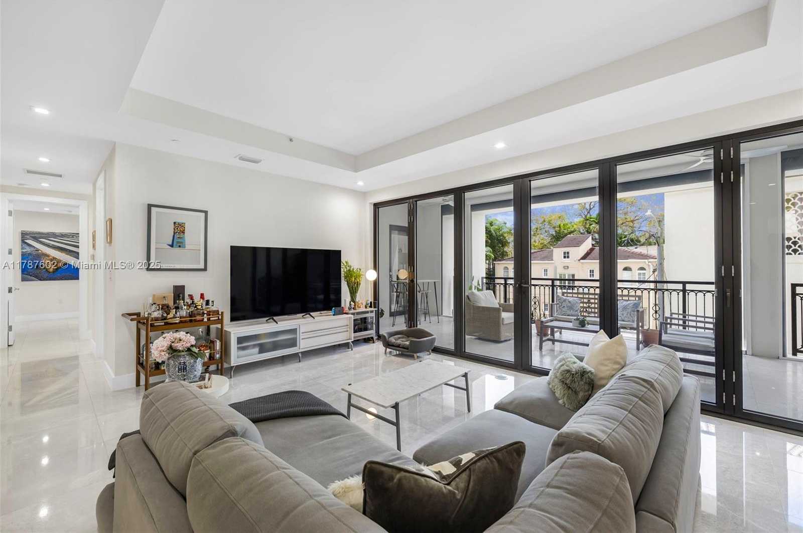 Small Image of 718 VALENCIA AVE #206, Coral Gables Number 21