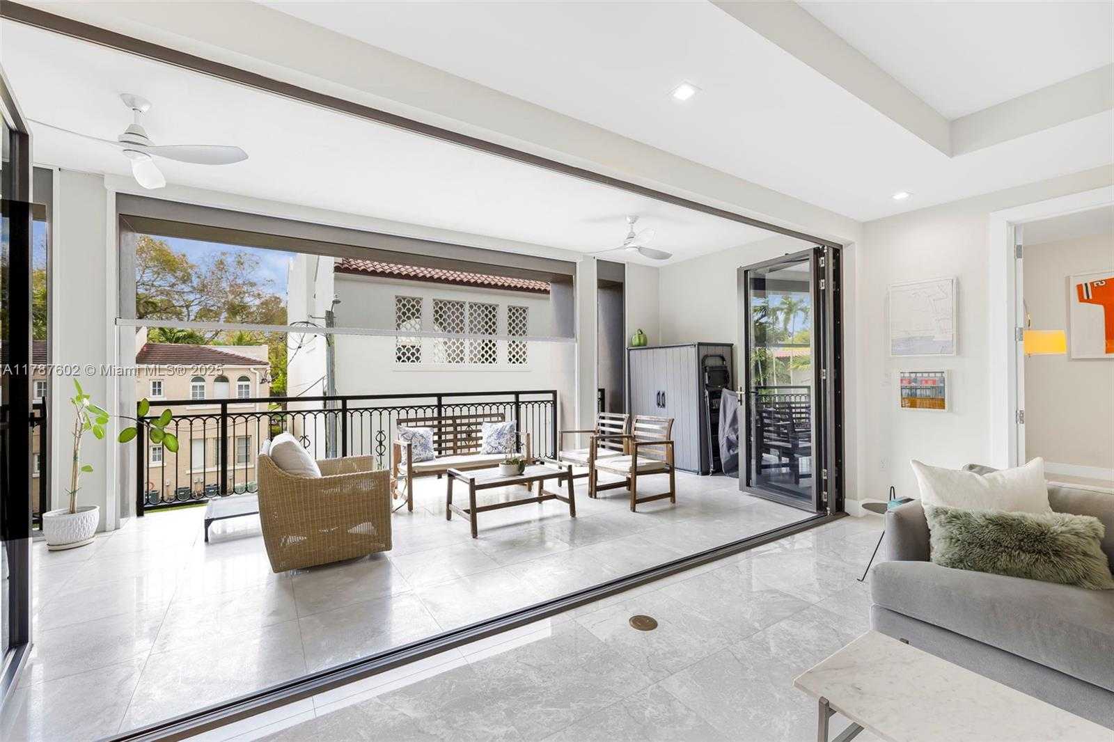 Small Image of 718 VALENCIA AVE #206, Coral Gables Number 25