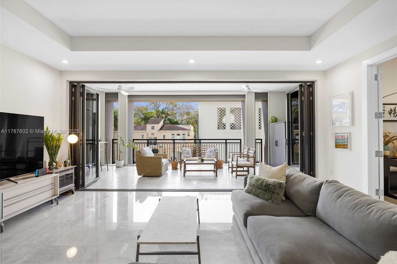 Small Image of 718 VALENCIA AVE #206, Coral Gables Number 26